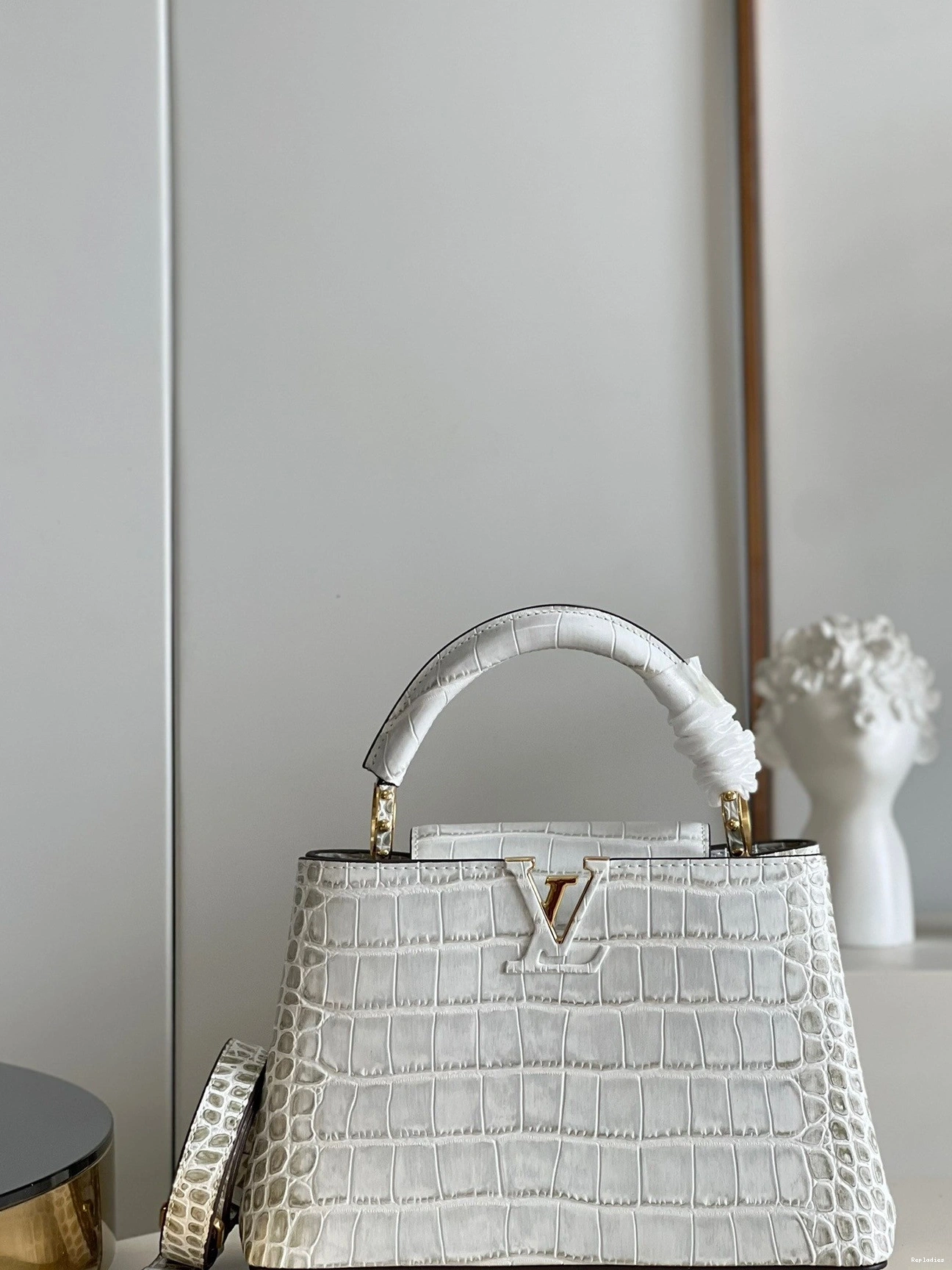 Fake Louis Bags LOUIS CAPUCINES VUITTON BB 0818